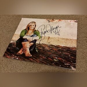 Shawn Johnson Autographed Signed Picture 8x10 - Olympics Olympian